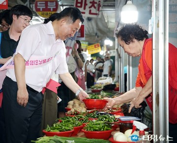 서철모 서구청장, 추석맞이 전통시장 장보기 행사 전개