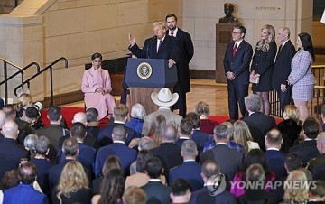 트럼프 취임사 뒤에 또 30분 연설…바이든 '막판 사면' 비판