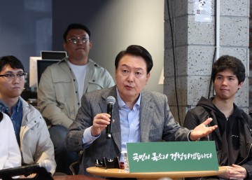 윤 대통령 "재정 늘리면 고물가로 서민 죽어…서민이 정치과잉 희생자