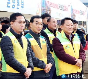 국민 대통합 김장 행사에 참석한 박희조·김광신·서철모 구청장