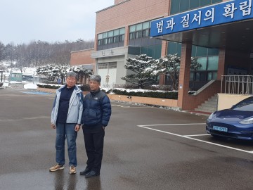 태안군 1인 시위 3명, 부인 등 4명 재판회부, '우리끼리 화목한 근무환경 조성' 완결판