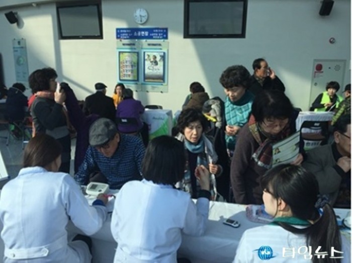 경주시 영화도 보고 건강 검진도 받는 효자 프로그램 실버명화극장
