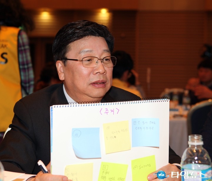 권선택 대전시장, 시민행복위원과 열띤 토론