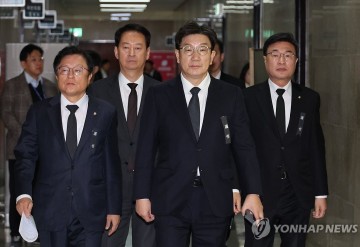 [속보] 권성동 "崔대행, 현상유지 조치만 가능…헌법재판관 임명안돼"