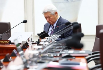 김홍일 방통위원장 인사청문위원 사임