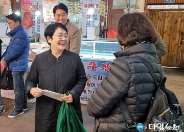박정현 국회의원, 설맞이 전통시장 장보기 행사 개최
