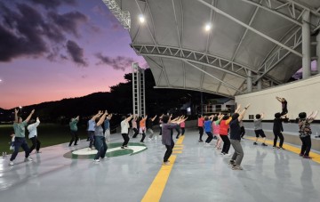 상주시보건소, ‘가을 달밤 건강 체조교실’ 성황리 마무리