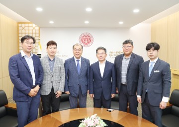 김진열 군위군수, 홍원화 경북대학교 총장과 면담