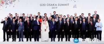 [포토사진/인물동정]문재인 대통령... G20정상회의 공식환영식에서 각국 정상들과 기념촬영