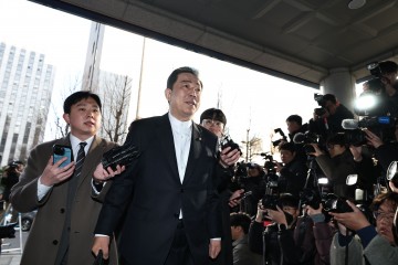 ‘13개 의혹’ 김병기 의원 피의자 출석… “음해 해소하고 명예회복 하겠다”