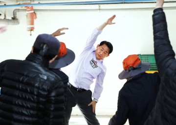 서철모 서구청장, 내동 노인일자리 현장 방문…“안전·건강 관리 강화”