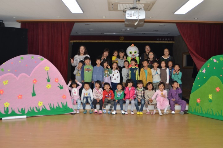 인형극을 보면서 꿈과 희망을 키워가요.