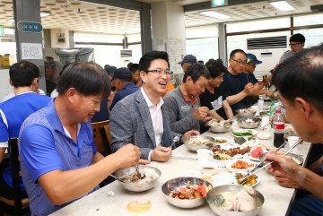 허태정 유성구청장, 환경관리요원 함께 삼계탕!