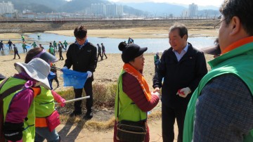 김천시, 세계 물의 날 기념 민·관·군 합동 하천정화활동 실시