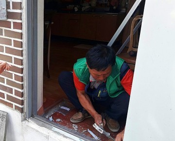현관 방충망 설치  시원하게 문을 열어두세요!