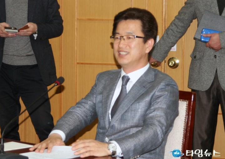 허태정 유성구청장, “권선택 시장님을 중심으로 공직자들이 힘을 합해서 시정에 차질이 없도록”