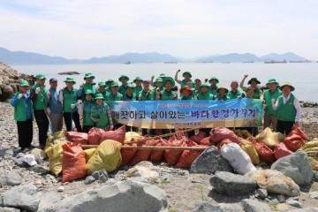 여수시 새마을회,  해수욕장 청소작업 실시