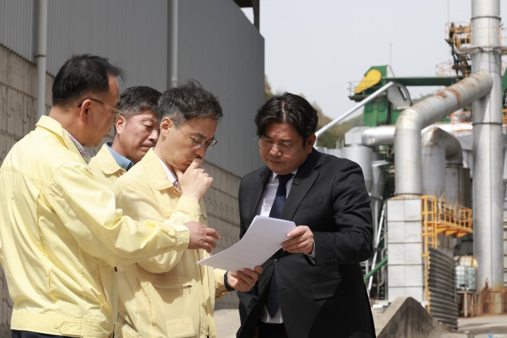 중동발 ‘자재 쇼크’ 막아라... 충북, 건설현장 혈맥 ‘아스콘’ 수급 긴급 점검