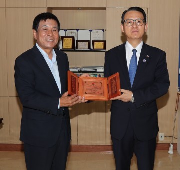 이규원 치과의원 원장 제26회 중구 구민의 날  '감사패'  수상