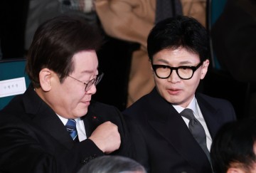 신경전…"韓, 특검법 내라"·"李, 공개회담 수용하라"