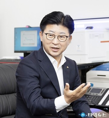 최충규 대덕구청장, 거버넌스 지방정치대상 최우수상 수상…대덕을 위해 헌신한 결과