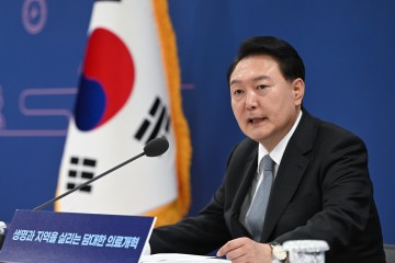 윤 대통령 "의료인력 확충 필요…형사리스크 완화·수가 체계 개편"