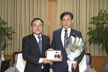대전시의회 김경훈 의장, ‘전문건설업 육성·발전 유공’ 감사패 받아!