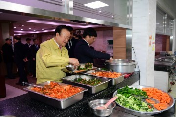 김천시, 양계농가 돕기위해 구내식당 삼계탕 데이 행사
