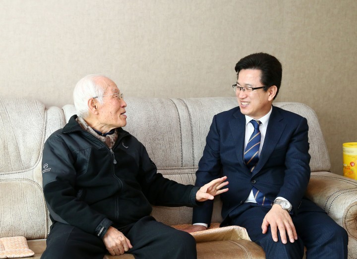허태정 유성구청장, 애국지사 위문