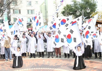 대전 유성구, 유성장터에서 울려퍼진 ‘대한민국만세’