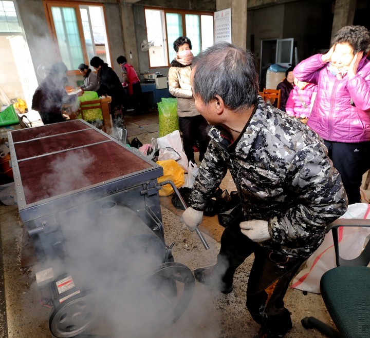 설 준비로 분주한 산청 전통시장 장날
