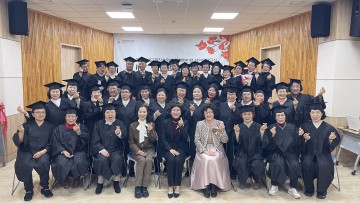 배움 향한 늦은 도전 결실…대전 성인문해 졸업식