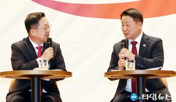 대화 나누는 이장우 대전시장과 서철모 서구청장