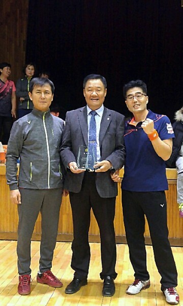 대전 유성구의회 구본환 의원, 지역 생활체육 발전에 앞장 감사패 수상