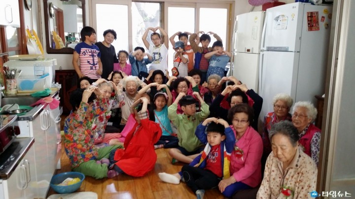 어르신들과 즐거운 시간 보냈어요