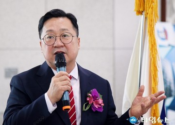 여성기업 우수제품 전시회 및 바자회 참석한 이장우 대전시장