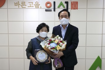 의성군, 故손진국 사장 성냥공장 기증에 대한 감사패 수여