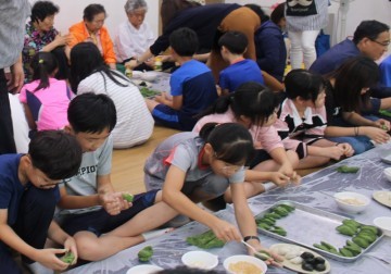 푸른길 달빛마을학교, 마을어른신들과 송편빚기로 따뜻한 정 나눠