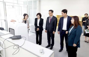 대전시의회 교육위원회, 동대전도서관과 생활과학고 방문