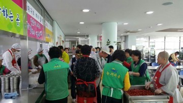 딜성 옥포 보림사, 어르신 500명에 식사 대접