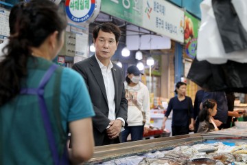이상래 대전시의회 의장, 추석 맞이 전통시장 방문