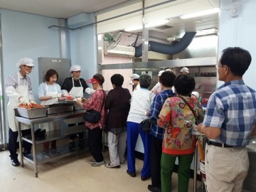 군산시 수송동 노인복지관 찾아 식당 배식봉사