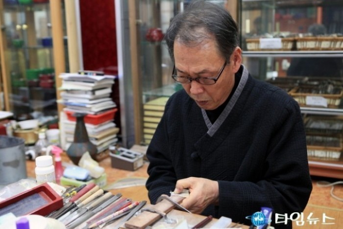 원주의 빛과 향이 어린 나전칠기…‘나전장 이형만’