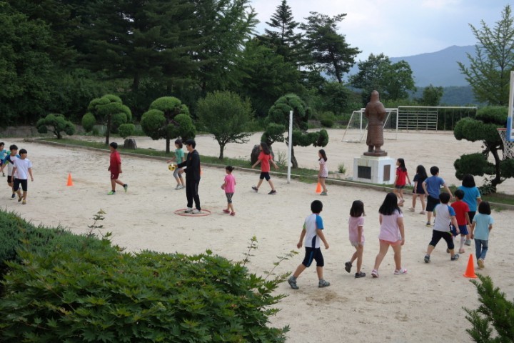 서벽초 창의인성교육 우린 함께 체육하면서 몸으로 느껴요.