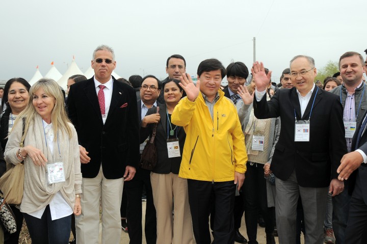 논산시, 2015 논산딸기축제, 8개국 주한 외교사절 대거 방문 ‘눈길’