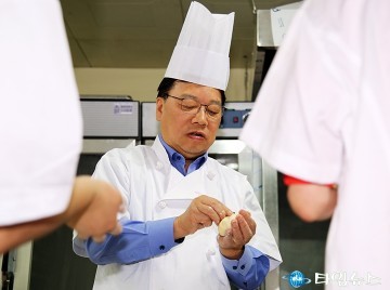 단팥빵 만드는 권선택 대전시장