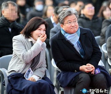 유성복합터미널 기공식에 참석한 이금선 시의원과 정용래 유성구청장