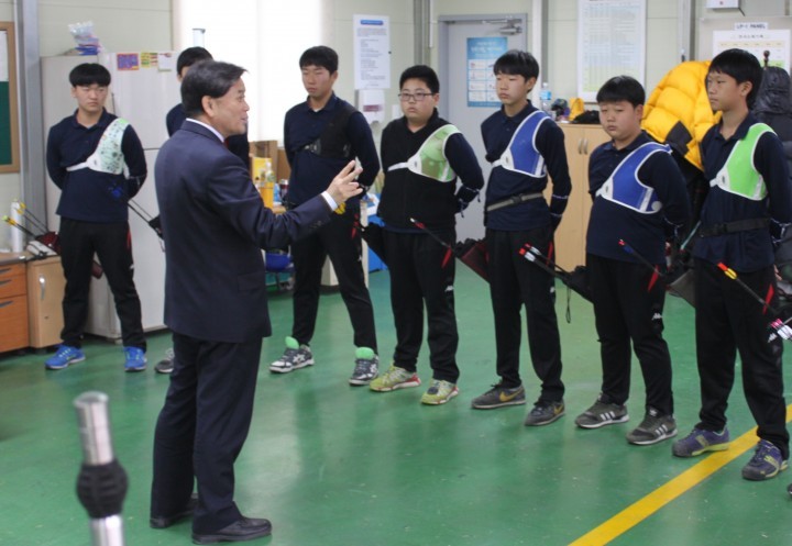 예천교육지원청 김기한 교육장 학교 양궁장 방문 