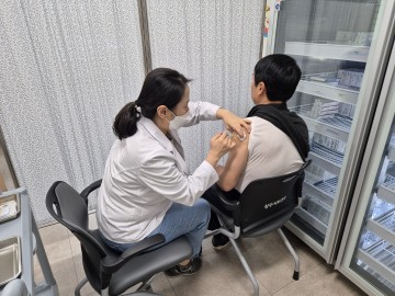 상주시보건소, 65세 이상 어르신 대상 인플루엔자·코로나19 동시예방접종 시작