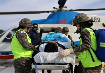"군의관 대신 현역병 입대 의대생 8월까지 2천838명…역대 최다"